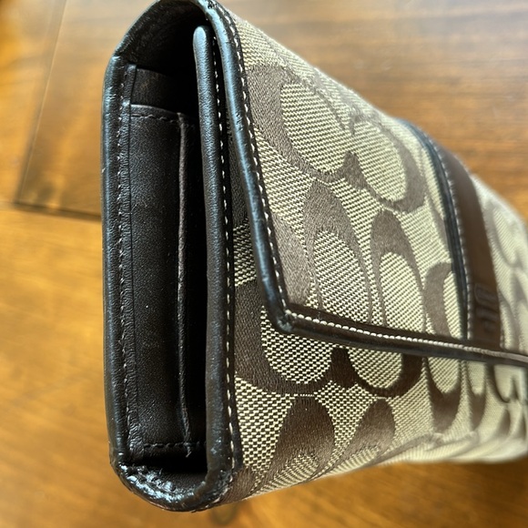 Coach Signature Trifold Wallet - Picture 16 of 16